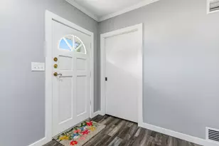 2908 26th St, Moline, IL 61265 - Photo 8