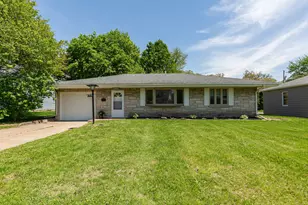2908 26th St, Moline, IL 61265 - Photo 2
