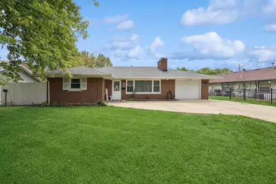 566 Michigan Avenue, Aurora, IL 60506 - Photo 1