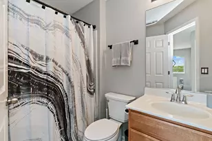 3339 Cameron Dr, Elgin, IL 60124 - Photo 18
