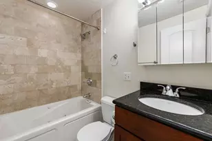 1364 W Greenleaf Ave, Chicago, IL 60626 - Photo 10