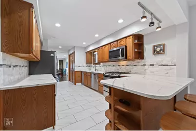 221 E Grantley Avenue, Elmhurst, IL 60126 - Photo 10