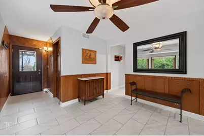 221 E Grantley Avenue, Elmhurst, IL 60126 - Photo 14