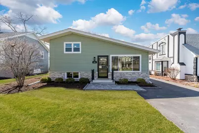 646 W Babcock Avenue, Elmhurst, IL 60126 - Photo 2