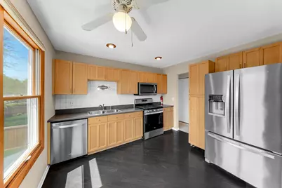 217 Atlantic Drive, Vernon Hills, IL 60061 - Photo 8