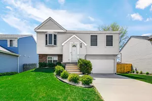 217 Atlantic Dr, Vernon Hills, IL 60061 - Photo 2