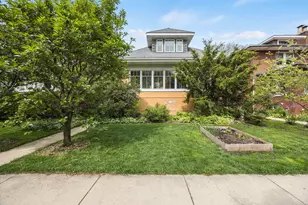 713 S Humphrey Ave, Oak Park, IL 60304 - Photo 1