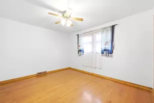 8642 Gross Point Rd, Skokie, IL 60077 - Photo 12