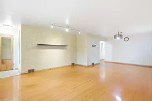 8642 Gross Point Rd, Skokie, IL 60077 - Photo 6
