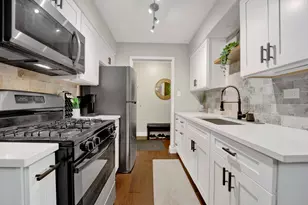 1188 Royal Glen Dr, Glen Ellyn, IL 60137 - Photo 2
