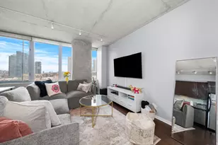 659 W Randolph St, Chicago, IL 60661 - Photo 2