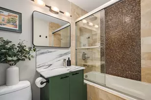 1360 N Sandburg Terrace, Chicago, IL 60610 - Photo 18