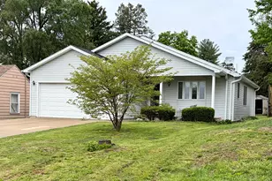 326 W Hight St, Macon, IL 62544 - Photo 2