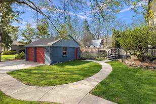 27W150 James Ave, West Chicago, IL 60185 - Photo 36