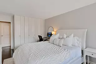1555 N Sandburg Terrace, Chicago, IL 60610 - Photo 12