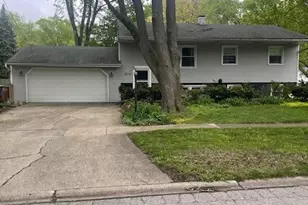 804 Elizabeth St, Batavia, IL 60510 - Photo 1