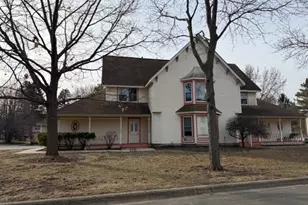 745 Regina Ct, Woodstock, IL 60098 - Photo 2