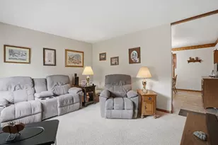1160 32nd St, Moline, IL 61265 - Photo 4