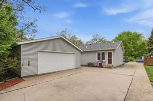 1160 32nd St, Moline, IL 61265 - Photo 24