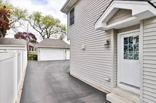 52 W Glenlake Ave, Roselle, IL 60172 - Photo 42