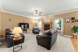 704 Hawk Dr, Mahomet, IL 61853 - Photo 10