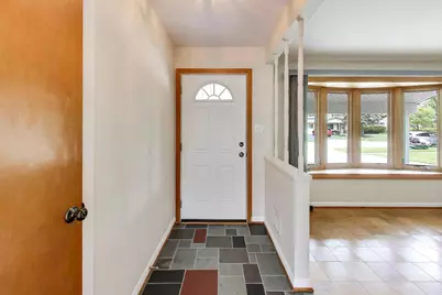 241 Brookhaven Drive, Elk Grove Village, IL 60007 - Photo 4