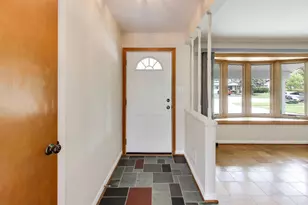 241 Brookhaven Dr, Elk Grove Village, IL 60007 - Photo 4
