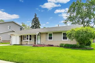 241 Brookhaven Dr, Elk Grove Village, IL 60007 - Photo 2