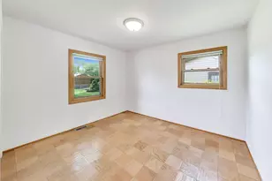241 Brookhaven Dr, Elk Grove Village, IL 60007 - Photo 18