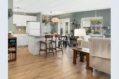 711 W Gordon Terrace #105, Chicago, IL 60613 - Photo 2