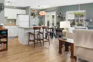 711 W Gordon Terrace, Chicago, IL 60613 - Photo 2