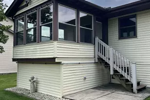 1002 Thornberry Ct, Ottawa, IL 61350 - Photo 2