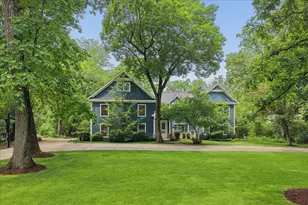 821 Oak Spring Ln, Libertyville, IL 60048 - Photo 1