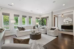 409 E Benton Pl, Chicago, IL 60601 - Photo 2