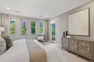 409 E Benton Pl, Chicago, IL 60601 - Photo 16
