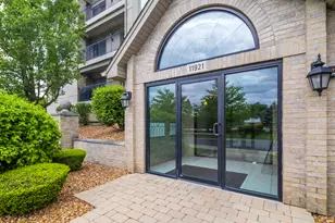 11921 Windemere Ct, Orland Park, IL 60467 - Photo 4