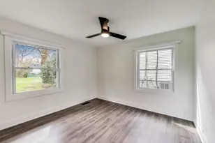 139 S Quentin Rd, Palatine, IL 60067 - Photo 6
