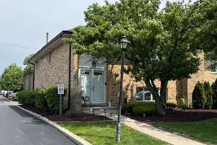 7336 W 153rd St, Orland Park, IL 60462 - Photo 2
