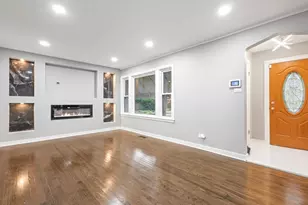 10231 S Rhodes Ave, Chicago, IL 60628 - Photo 4