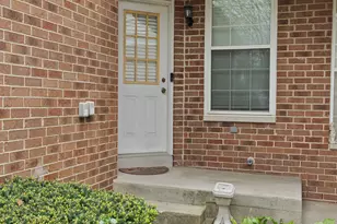 2060 Crossing Ct, Lombard, IL 60148 - Photo 2
