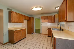 130 Canton Ln, Streamwood, IL 60107 - Photo 4