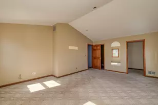 130 Canton Ln, Streamwood, IL 60107 - Photo 6