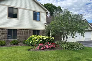 823 E Coach Rd, Palatine, IL 60074 - Photo 1