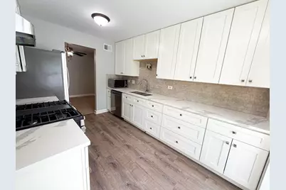 823 E Coach Road #5, Palatine, IL 60074 - Photo 6
