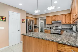 1813 Clyde Dr, Naperville, IL 60565 - Photo 10