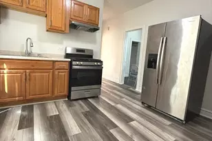9237 S Paxton Ave, Chicago, IL 60617 - Photo 10
