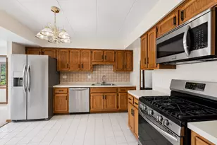 15004 Mayo Dr, Orland Park, IL 60462 - Photo 4
