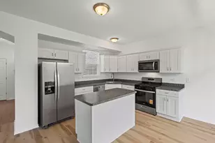 1463 W Remington Ln, Round Lake, IL 60073 - Photo 6