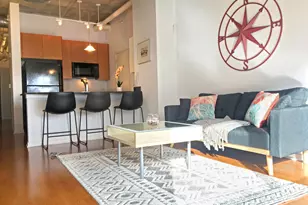 807 Davis St, Evanston, IL 60201 - Photo 4