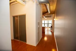 807 Davis St, Evanston, IL 60201 - Photo 10